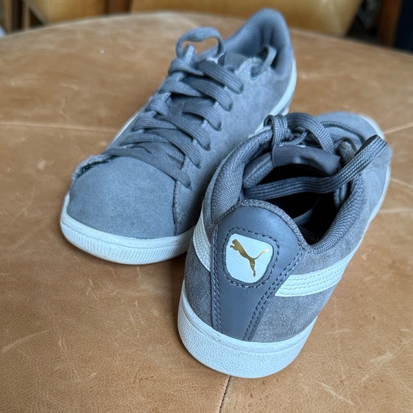 Puma Women's Gray Suede Low-Top Sneakers with White Formstripe - Picture 5 of 12